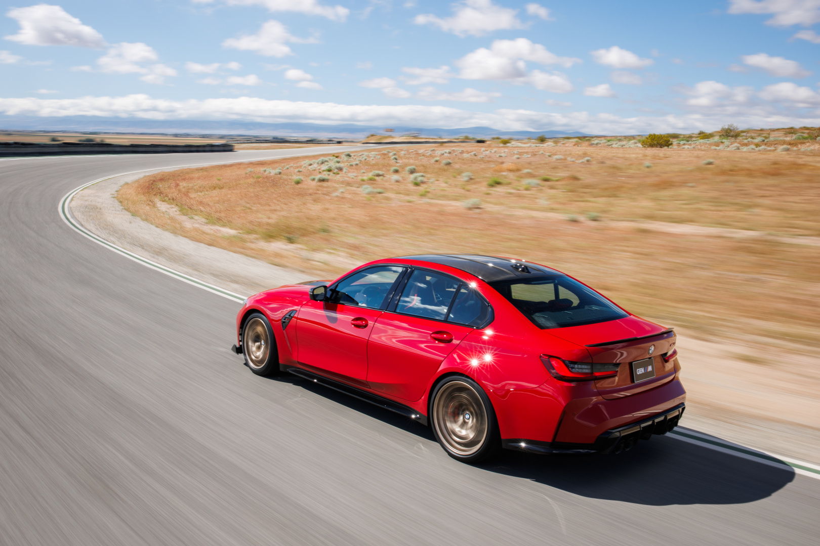SMALL_P90641060_highRes_the-bmw-m3-cs-handsc